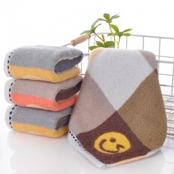 Pure cotton square towels can be hung for home use to wipe hands and faces. All-cotton face towels are soft, absorbent and do not shed fibers, suitable for both men and women